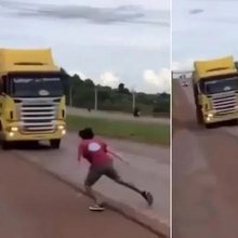 Ο 19χρονος απέφυγε την τελευταία στιγμή τη νταλίκα σε αυτοκινητόδρομο της Παραγουάης