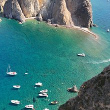 Το σχεδόν άγνωστο ιταλικό νησί που δεν έχει ούτε πόλη, ούτε δρόμους