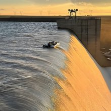 Στιγμιότυπο από τη δραματική διάσωση του πληρώματος του σκάφους στη Νότια Αφρική