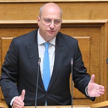 Ο Γιάννης Οικονόμου στη Βουλή