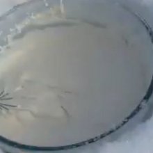 Viral η μητέρα στον Καναδά που έφτιαξε παγωτό έξω στο χιόνι, στους -15 βαθμούς 