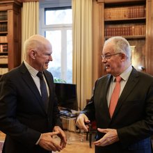 Συνάντηση Κ. Τασούλα με Γ. Παπανδρέου στο Προεδρικό Μέγαρο
