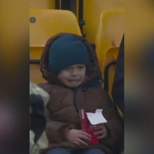 Πιτσιρικάς κλαίει