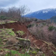  καθίζηση εδάφους στο χωριό Μικροσπηλιά