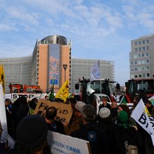 Αγρότες έξω από την Κομισιόν