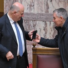 Ηχησε το 112 στη Βουλή