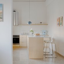 κουζίνα νησίδα παστέλ συσκευές διαμέρισμα Κρήτη 1974