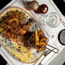 «Mπουγιόν», τα εστιατόρια που εμπνέονται από τις λαϊκές «σούπες» του 19ου αιώνα και υπόσχονται καλομαγειρεμένο, χορταστικό φαγητό σε τιμές που δεν τρομάζουν / SHUTTERSTOCK