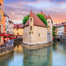 Τα κανάλια της παλιάς πόλης Αννεσύ / Φωτογραφία: Shutterstock