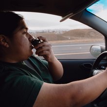 Στην αγροτική πόλη Σάντα Μαρία, στην ακτή της Καλιφόρνιας, ο 18χρονος Cesar Vasquez έχει αναλάβει ρόλο άτυπου συντονιστή απέναντι στις επιχειρήσεις της Υπηρεσίας Μετανάστευσης και Τελωνείων των ΗΠΑ (ICE) / FACEBOOK