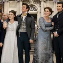 Ορισμένες φιγούρες της σειράς δεν είναι απλώς καλογραμμένοι χαρακτήρες, αλλά «πατούν» σε πραγματικά πρόσωπα και πραγματικά σκάνδαλα / YOUTUBE