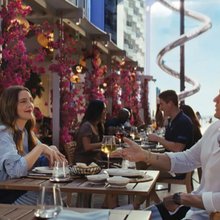 Ντρου Μπάριμορ και Ορλάντο Μπλουμ σε διαφήμιση κρουαζιερόπλοιου