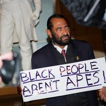 Το πλακάτ του δημοκρατικού βουλευτή Γκριν κατά την ομιλία Τραμπ στο Κογκρέσο