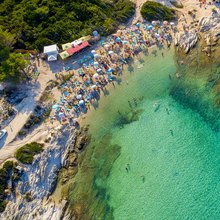Η παραλία Καβουρότρυπες στη Χαλκιδική