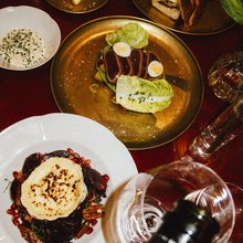 πιάτα κρασί τραπέζι γαλλική κουζίνα Solene Αθήνα