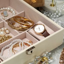 Κοσμήματα σε κουτί