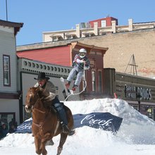 Το skijoring είναι από εκείνα τα αθλήματα που, πριν καν τα δεις, σε κερδίζουν από το ίδιο τους το όνομα / WIKIPEDIA