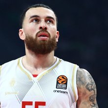 Ο Μάικ Τζέιμς με την φανέλα της Μονακό