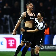 Ο Γιακουμάκης πανηγυρίζει το γκολ που πέτυχε