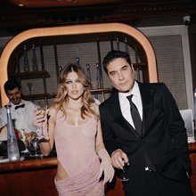 Με ροζ δαντελένιο φόρεμα στο after party των British Academy Film Awards εμφανίστηκε η Κλέλια Ανδριολάτου, στο πλευρό του Χριστόφορου Παπακαλιάτη.