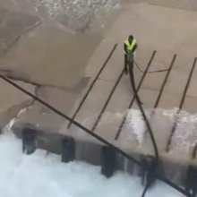 Το Blue Star Chios προσπαθεί να δέσει στο λιμάνι της Καρπάθου