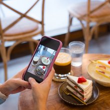 Η τόσο συνηθισμένη πλέον κίνηση της λήψης μιας φωτογραφίας με το κινητό μας τηλέφωνο 