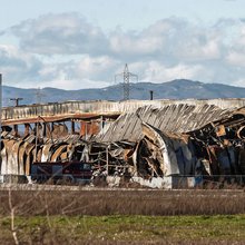 Το εργοστάσιο της «Βιολάντα» στα Τρίκαλα, μετά τη φονική έκρηξη