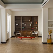 Σαλόνι βιβλιοθήκη διαμέρισμα Κολωνάκι Αθήνα