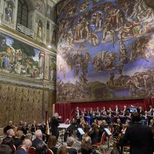 Περίπου 200 τυχεροί προσκεκλημένοι βρέθηκαν στο εμβληματικό παρεκκλήσι του Βατικανού για μια σπάνια ιδιωτική συναυλία / ΑΡ