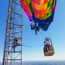 Η διάσωση δύο ατόμων από αερόστατο που πιάστηκε σε πύργο ραδιοφωνίας