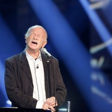 Ο Gino Paoli ερμηνεύει τις επιτυχίες του σε πρόγραμμα της  RAI, Κυριακή, 4 Νοεμβρίου 2012. Φωτ. αρχείου - AP /Antonio Calanni)