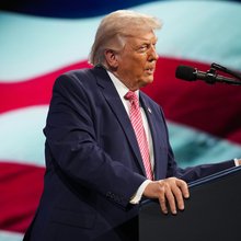 Ο Ντόναλντ Τραμπ σε επενδυτικό φόρουμ στο Μαϊάμι - Φωτ: ΑΡ