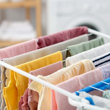 Στέγνωμα ρούχων μέσα στο σπίτι