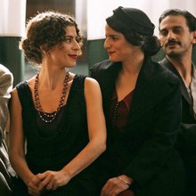 Έβελυν Ασουάντ, Θεοδοσία Σαββάκη 