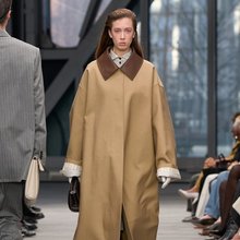 Η κόρη της Νικόλ Κίντμαν και του Κιθ Ούρμπαν στην πασαρέλα του οίκου Calvin Klein