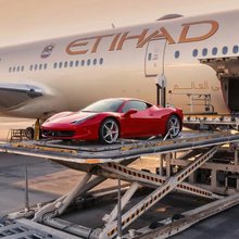 Μεταφορά πολυτελούς αυτοκινήτου με αεροπλάνο