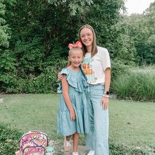 Η δασκάλα με τη μαθήτριά της, την οποία υιοθέτησε