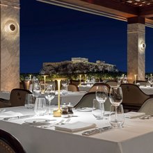 Στο εστιατόριο του ιστορικού ξενοδοχείου «Μεγάλη Βρεταννία»