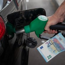 Ανεφοδιασμός αυτοκινήτου με 20 ευρώ 
