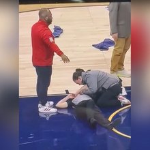 Απίστευτο ξύλο σε αγώνα μπάσκετ γυναικών -Η διαιτητής έχασε τις αισθήσεις της