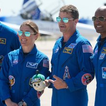 Τα μέλη του πληρώματος της αποστολής Artemis II, από αριστερά,Jeremy Hansen από τον Καναδά, η Christina Koch, ο κυβερνήτης Reid Wiseman και ο πιλότος Victor Glover