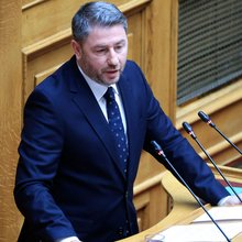 Ο Νίκος Ανδρουλάκης στο βήμα της Βουλής