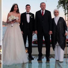 Ο Μεσούτ Οζίλ με την οικογένειά του και δεξιά στον γάμο του με κουμπάρο τον Ερντογάν