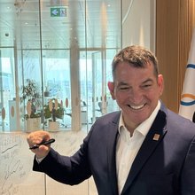 Ο Πύρρος Δήμας υπογράφει στον Τοίχο των Ολυμπιονικών