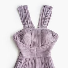 Οι αρχαιοελληνικές πτυχώσεις στα ρούχα της Σοφίας Κοκοσαλάκη