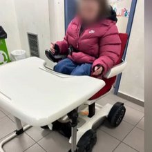 Η 9χρονη μαθήτρια σε αμαξίδιο