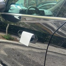 Χαρτοπετσέτα αυτοκίνητο