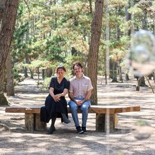 Caitlind and Wayne, οι δύο νικητές, μπροστά στο έργο τους /Photo by Wan Miao