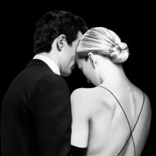 ζευγάρι πλάτη άνδρας γυναίκα μαύρο φόντο Τζον Κένεντι Τζούνιορ και την Καρολίν Μπεσέτ 