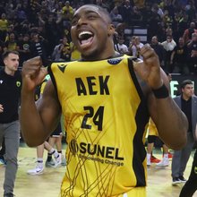 Έξαλλοι πανηγυρισμοί για την πρόκριση της ΑΕΚ